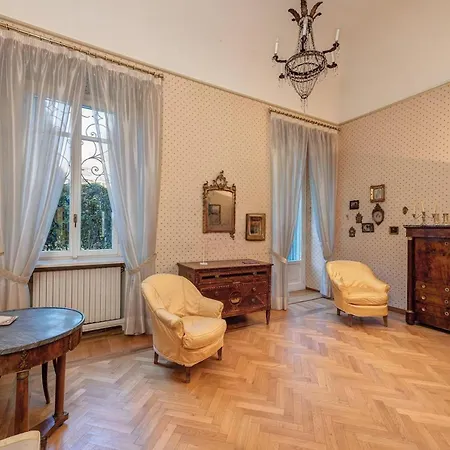 Flat In Clara